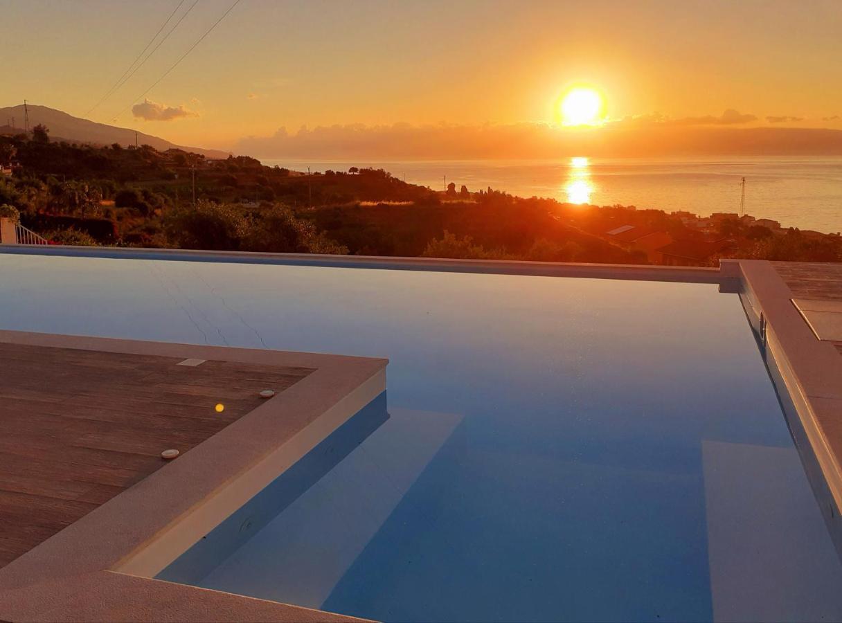 Villa Infinity ∞ サンタ・テレーザ・ディ・リーヴァ エクステリア 写真