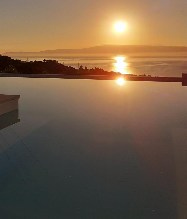 Villa Infinity ∞ サンタ・テレーザ・ディ・リーヴァ エクステリア 写真